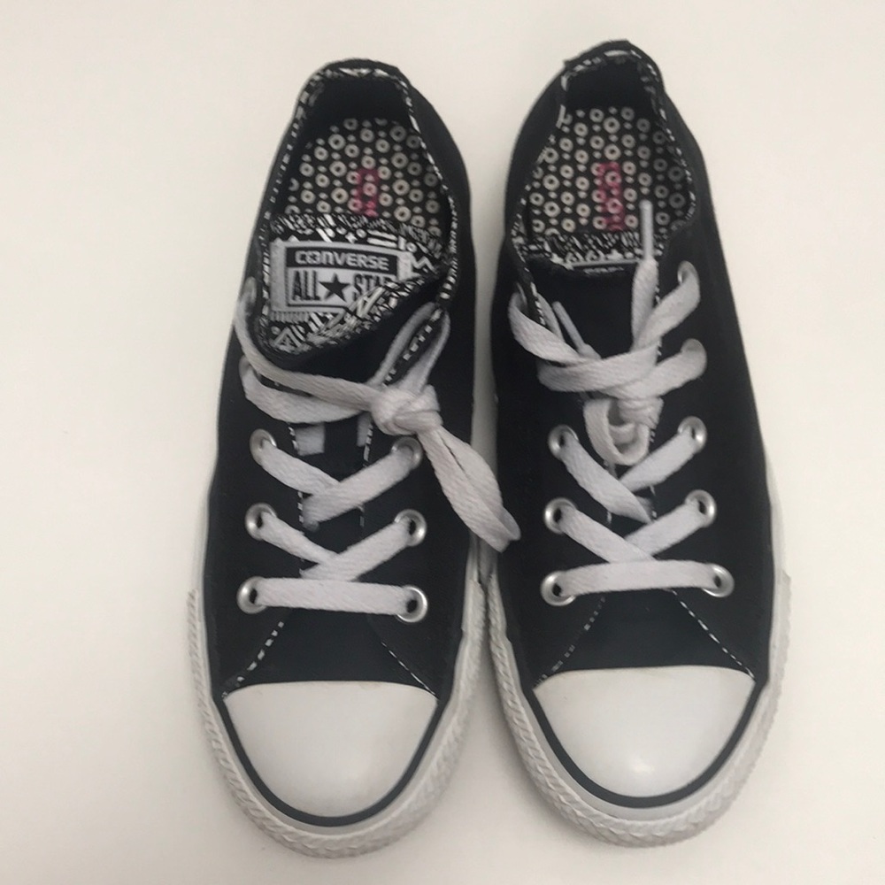 Converse low top sneakers sz6